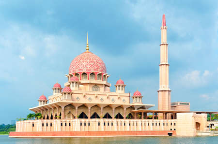 Malaysia, Cyberjaya, 2018-02-23: General view of the Putra Mosque with Putrajaya Lake, dramatic sky.のeditorial素材