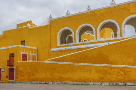 Izamal, YucatÃ¡n, Mexico: A red door at the end of a ramp on the exterior of the Franciscan Monastery and Convent of San Antonio de Padua, built in 1561.のeditorial素材