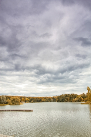 river flows through the autumn park.の写真素材