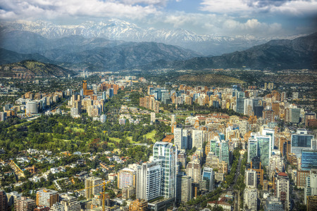 Panoramic view of Santiago de Chile and Los Andes mountain rangeの写真素材