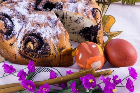 Easter cake, flowers and candlesの写真素材