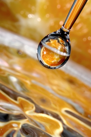  Drops of orange water  Orange stream の写真素材