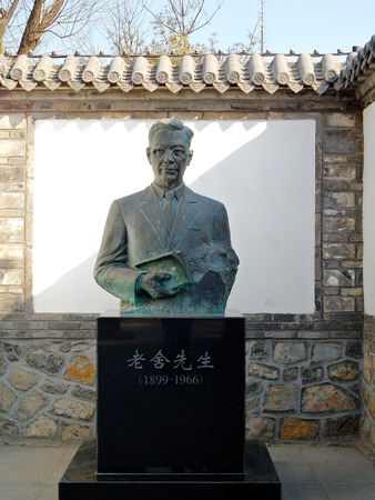 A bronze sculpture of Lao Sheのeditorial素材