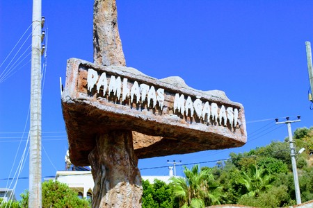 "Damlatas Caves" - a sign that attracts attention of potential visitors (Alanya, Turkey).のeditorial素材