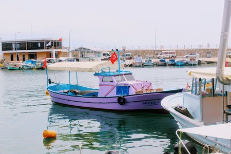 Parking for yachts moored in the city harbor (Antalya, Turkey).のeditorial素材