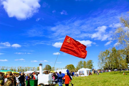 September, 16 2017, Tula, Russia - The International Military and Historical Festival "Kulikovo Field": fluttering flag of the USSR.のeditorial素材