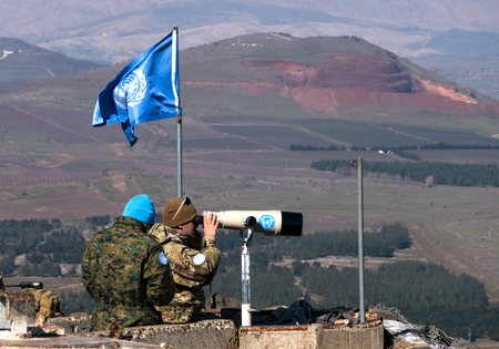 U.N peace keeping soldiers observing the Israel - Syria  border from the Israeli side.のeditorial素材