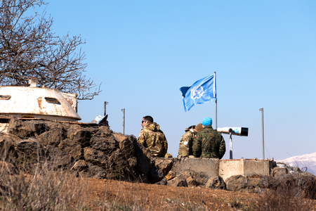 U.N peace keeping soldiers observing the Israel - Syria  border from the Israeli side.のeditorial素材