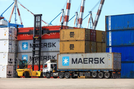 Hyster container handler lifting a Shipping Container.のeditorial素材