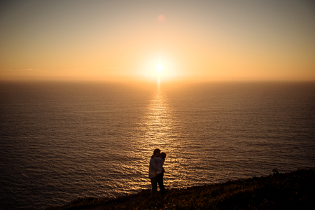 Couple kissing at sunsetのeditorial素材