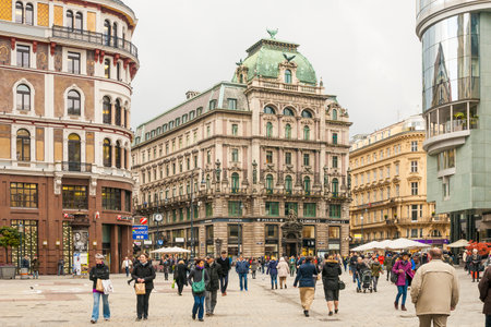 Tourists on Stephansplatz Stephen's Square in old town in Vienna, Austriaのeditorial素材