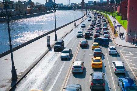 MOSCOW, RUSSIA- APRIL 23, 2018: Traffic jam on the embankment River Moscowのeditorial素材