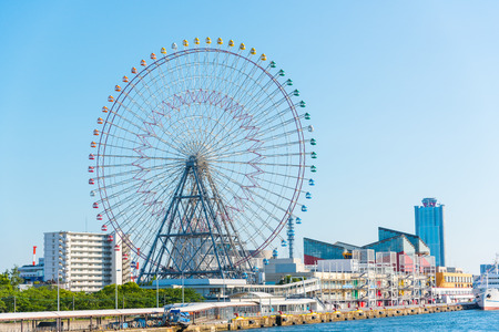 Tempozan Ferris wheel and Osaka Aquarium Kaiyukanのeditorial素材
