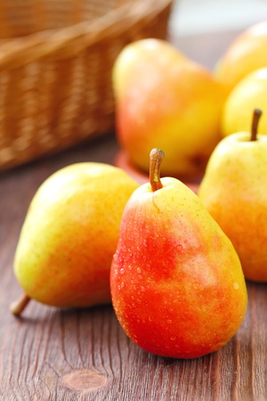 Fresh ripe pears on the tableの写真素材