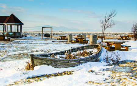 Photo taken in the winter of 2009 on the water's edge, the St. Lawrence River, Quebec, Canada. This stop is very popular in summer but in winter it is at our own risk. A rowboat was there. She is fine with the decor.の写真素材