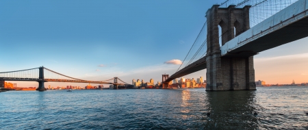 Panoramic view from Manhattan to the Brooklyn bridge