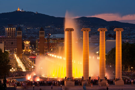 BARCELONA - JUNE 22 Tourist gather to enjoy the Magic Fountain show on Montjuic, on June 22, 2017 in Barcelona, Spain.のeditorial素材