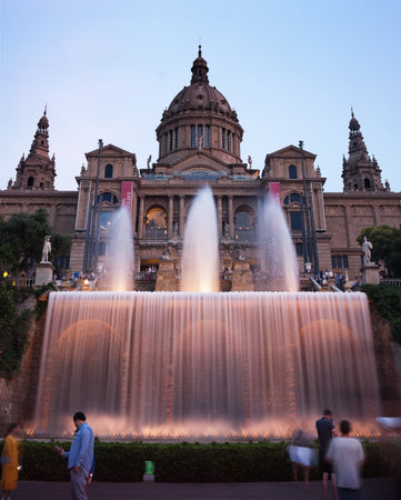 BARCELONA - JUNE 22 Tourist gather to enjoy the Magic Fountain show on Montjuic, on June 22, 2017 in Barcelona, Spain.のeditorial素材