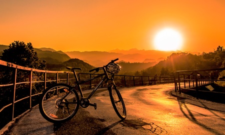 Bike, road and sunsetの素材