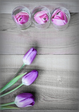 Tulips with wooden backgroundの素材