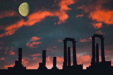 ancient ruins at sunset の写真素材