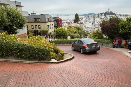 SAN FRANCISCO - JULY 31, 2016: View of Lombard Street in San Francisco, also known as the 'crookedest street' .のeditorial素材