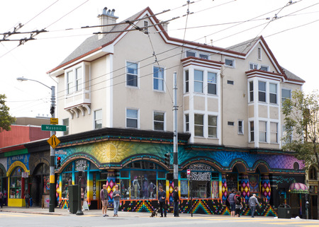 SAN FRANCISCO, CALIFORNIA - JULY:  31, 2016:  Street Scene from Haight Ashbury in San Francisco California.  Haight Ashbury is a notable district known as the 1960âs countercultural hippie movementのeditorial素材