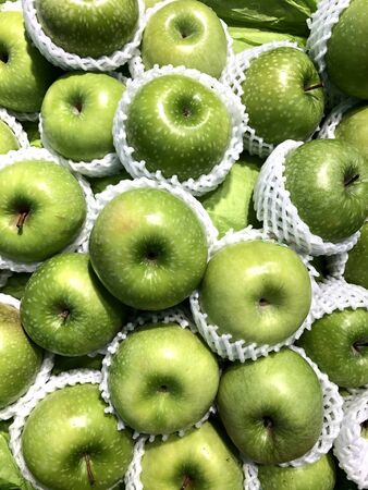 photo apple fruit on the counter of the supermarketの写真素材