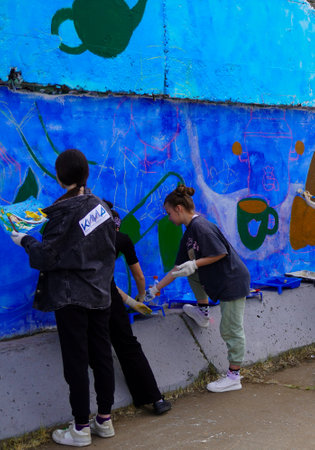 Naberezhnye Chelny, Russia - May 20, 2023 : Festival of street graphics-graffiti, young people, guys and girls, draw on the walls with paintsのeditorial素材