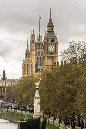 BBig Ben and The Royal Air Force Memorial, Victoria Embankment, Londonのeditorial素材