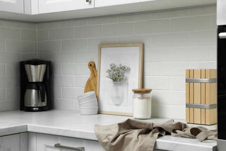 Silicone vase with flowers on countertop in kitchenの写真素材