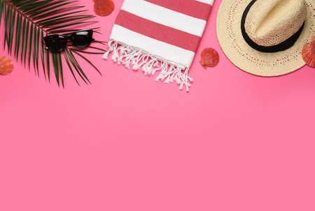 Flat lay composition with different beach objects on pink background, space for textの写真素材