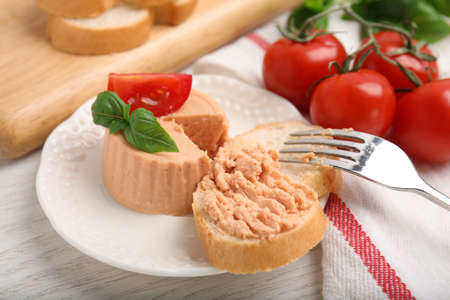 Fresh bread with delicious meat pate on white wooden table, closeupの写真素材