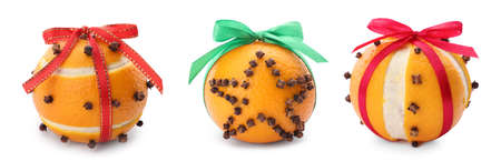 Set with pomander balls made of tangerine and cloves on white background. banner designの写真素材