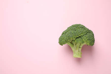 Fresh tasty broccoli on pink background, top view. Space for textの写真素材