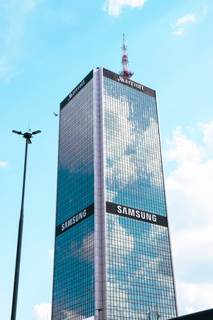 WARSAW, POLAND - SEPTEMBER 04, 2022: Samsung service center in Centrum LIM skyscraperのeditorial素材