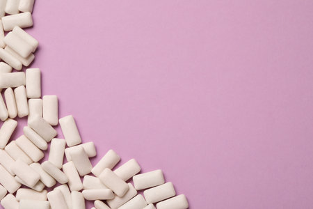 Many chewing gum pieces on pink background, flat lay. Space for textの写真素材