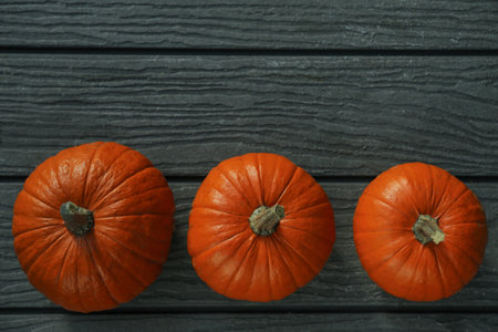 Many whole ripe pumpkins on wooden table, flat lay. Space for textの写真素材