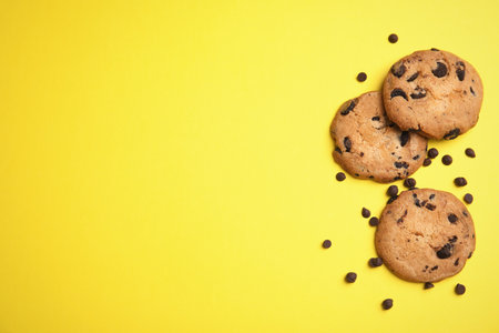 Delicious chocolate chip cookies on color background, flat lay. Space for textの写真素材