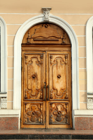 Closed vintage wooden door in old buildingの写真素材