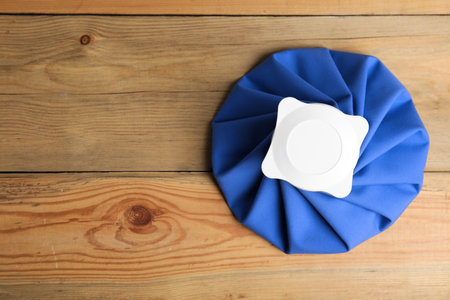 Ice pack on wooden table, top view. Space for textの写真素材