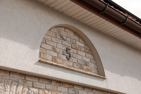 House number 5c on brick building outdoorsの写真素材