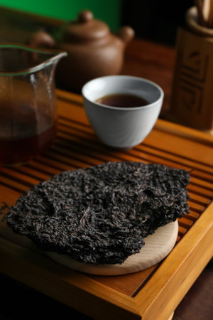 Broken disc shaped pu-erh tea on wooden trayの写真素材