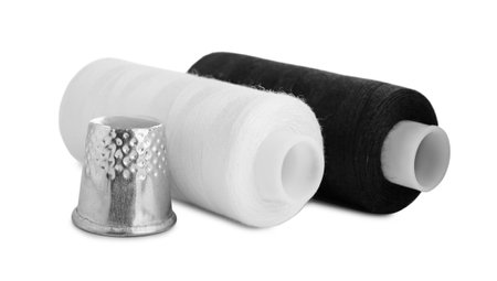Thimble and spools of sewing handcraft isolated on whiteの写真素材