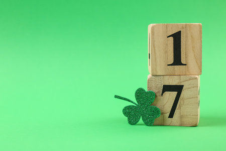 St. Patrick's day - 17th of March. Block calendar and decorative clover leaf on green background. Space for textの写真素材