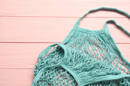 String bag on pink wooden background, top view. Space for textの写真素材