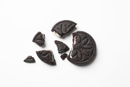 Pieces of tasty sweet sandwich cookies on white background, flat layの写真素材