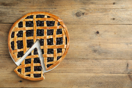 Tasty homemade pie with blueberries on wooden table, top view. Space for textの写真素材