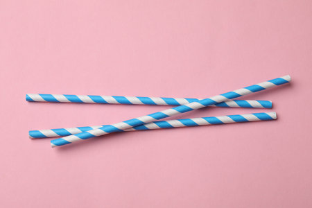 Bamboo drinking straws on pink background, top viewの写真素材