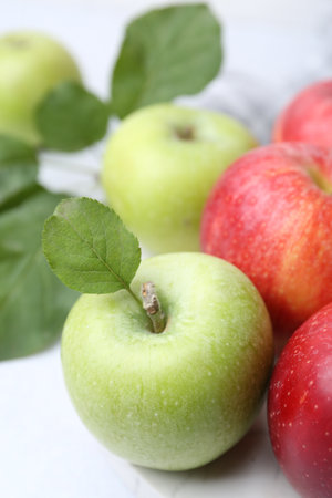 Many fresh ripe apples on table, closeupの写真素材